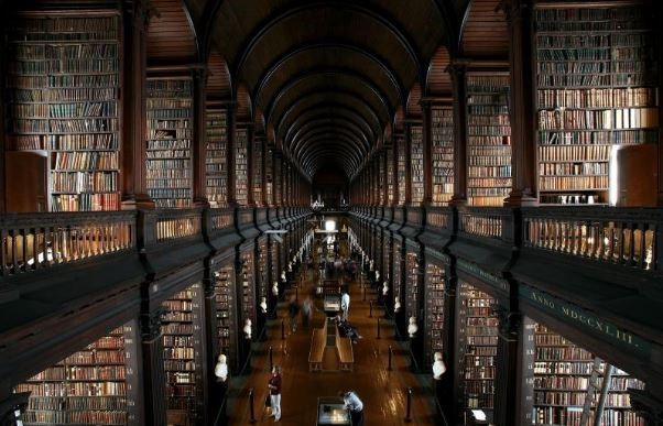 trinity-universitesi-kutuphane